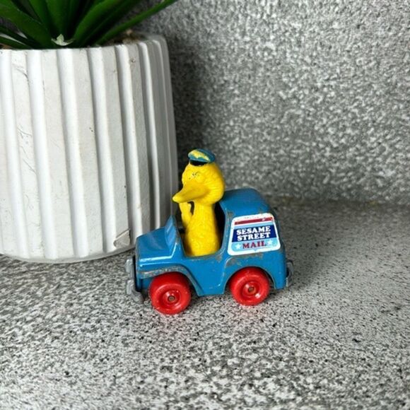 1982 Muppets Inc Big Bird Hasbro INC Hong Kong metal and plastic mail truck - Picture 1 of 6